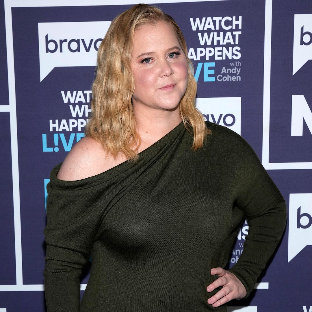 Amy Schumer Is Kinda Pregnant While Filming New Movie With Fake Baby Bump – E! Online Amy Schumer Is Kinda Pregnant While Filming New Movie With Fake Baby Bump – E! Online